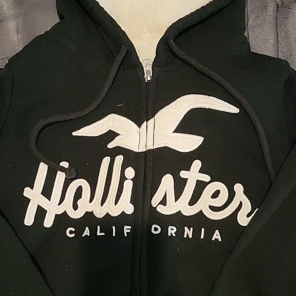 Hollister Hoodie - Picture 2 of 3